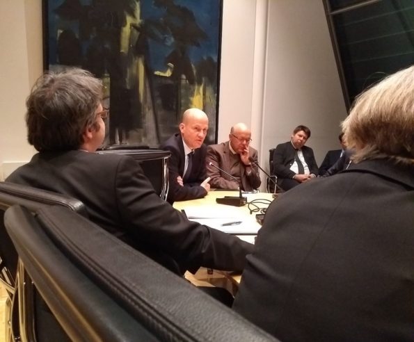 Ralph Brinkhaus, Fraktionsvorsitzender im Gespräch mit einer Delegation des Wirtschaftsbeirats Bayern